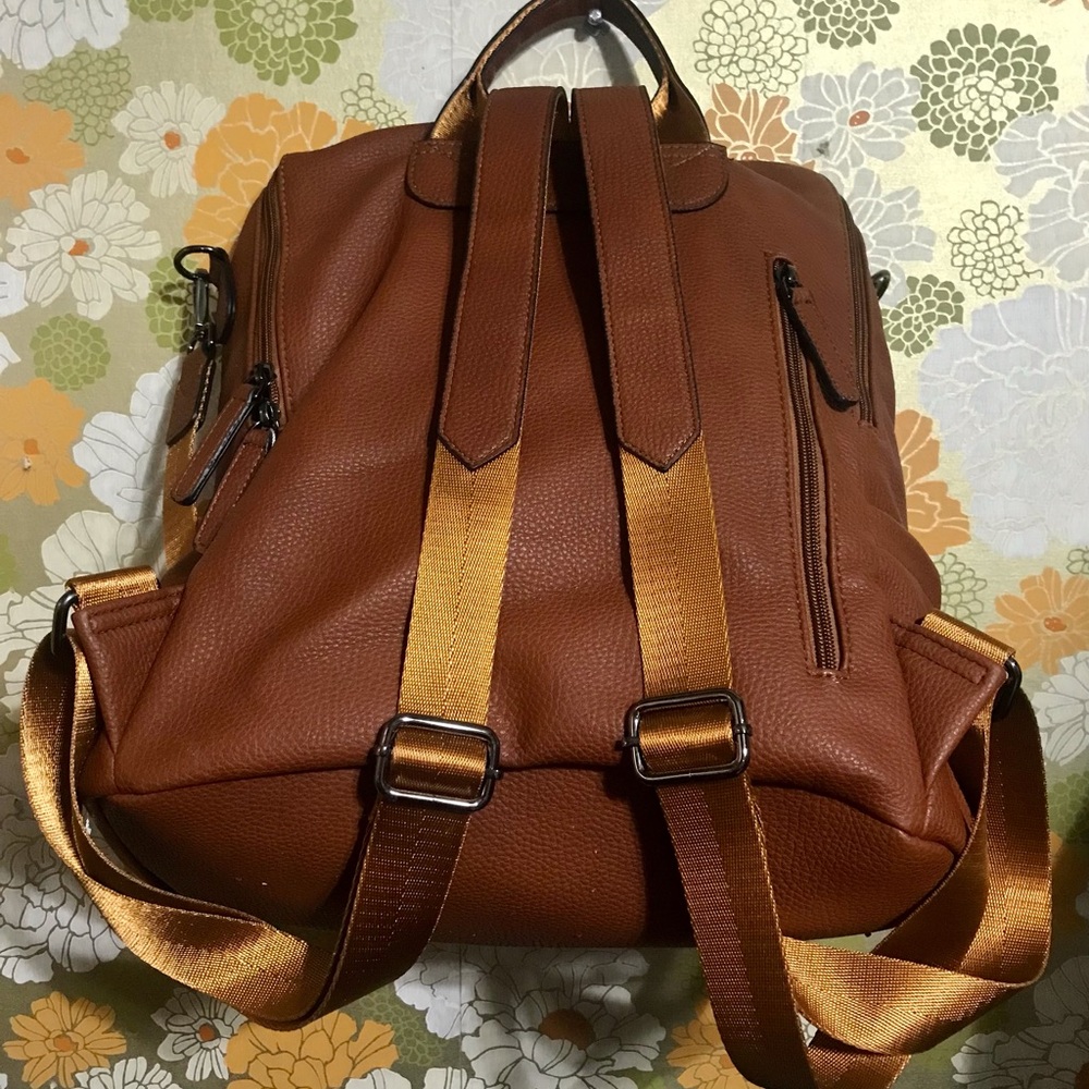 Leopard Print Backpack Purse
NEW - Picture 2 of 10